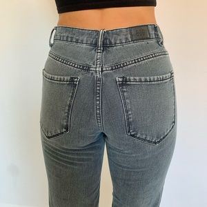 URBAN OUTFITTER BDG BLACK MOM JEANS